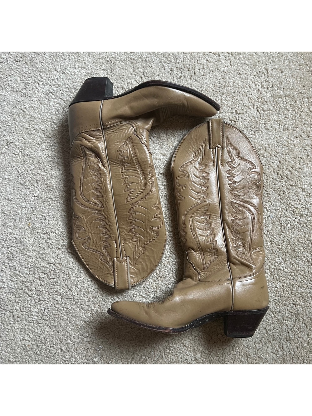 Vintage Tan Leather Western Cowboy Boots with Embroidered Design Justin 8